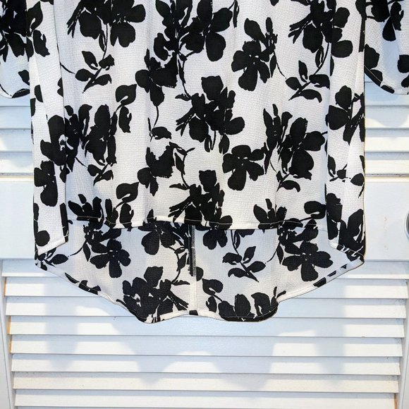 EUC Vince Camuto Cold Shoulder Blouse Small Black/White Floral Keyhole Summer. - Picture 3 of 9